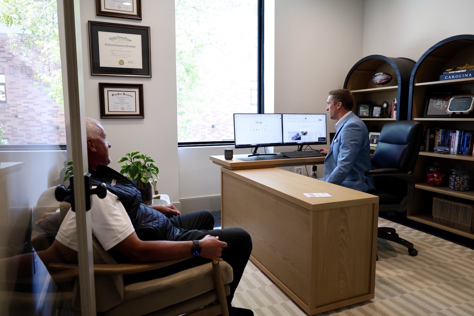 north logan financial advisor financial advisor in north logan ut meeting with client